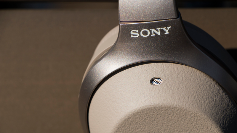 An up close of the gravelly plastic ear cup material. The microphone for noise-cancelling also got a slight design upgrade that makes it blend in better with the rest of the headset.